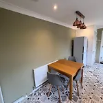 Double Bedroom On Marshall Road, Cb1 7Ty